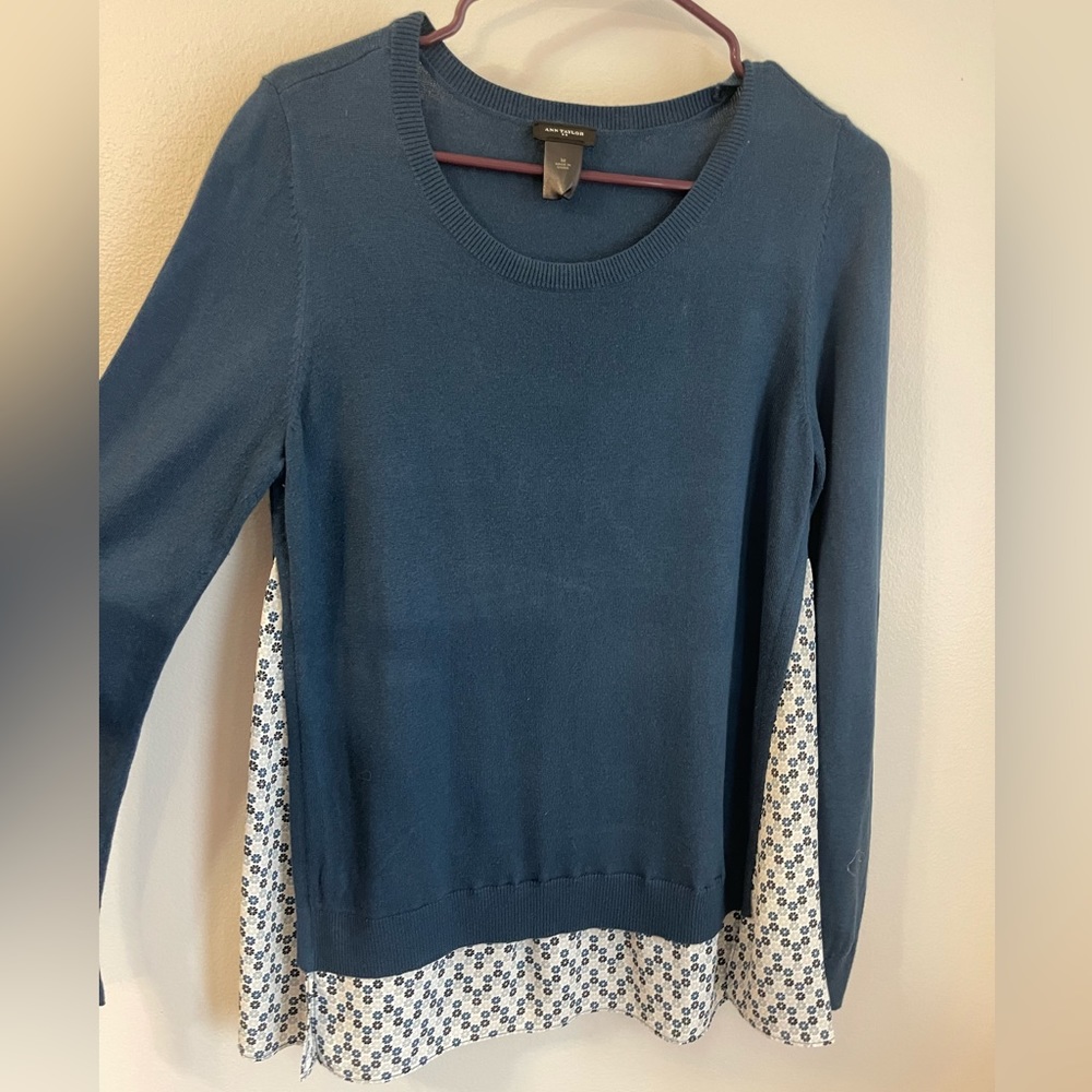 Ann Taylor blue and floral women’s long sleeve top in size medium.